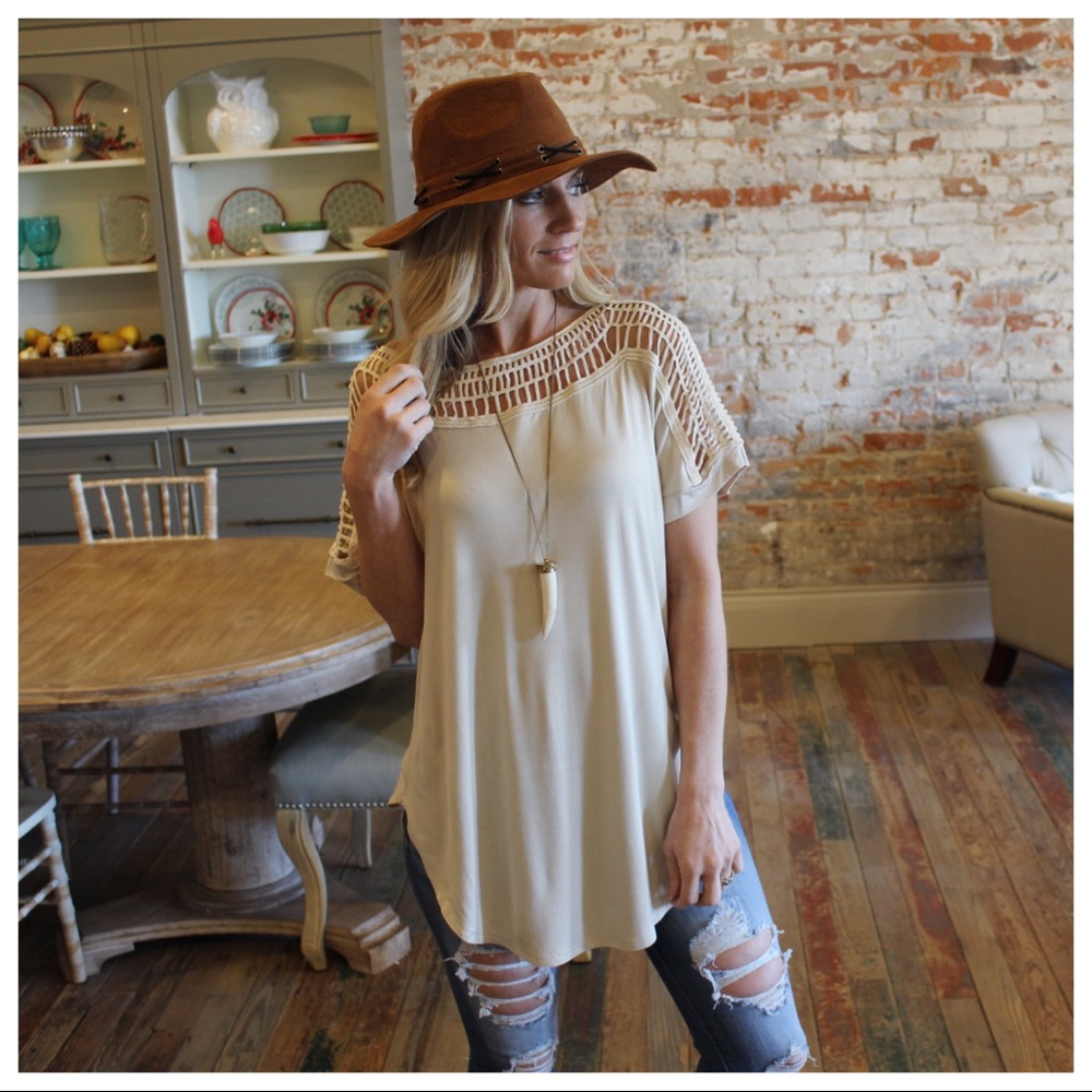 ✨LAST✨Beige crochet detail tunic - Picture 2 of 3